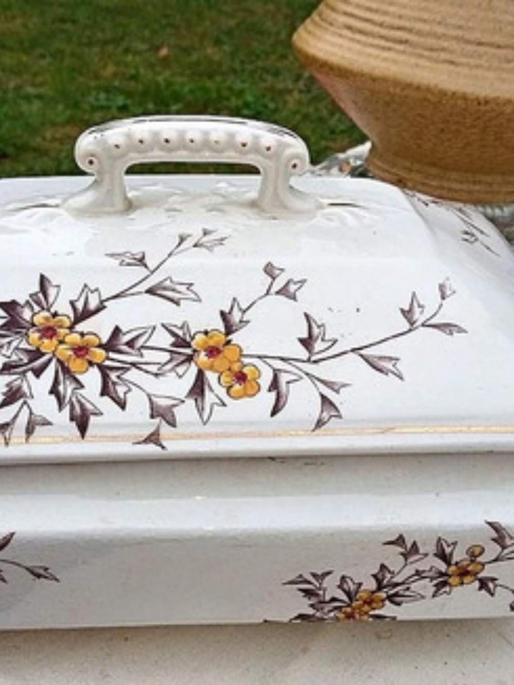 Johnson Brothers Floral casserole dish Floral Lidded Casserole Dish